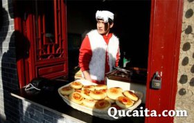 馃馅是一种小吃，产于陕西省榆林市子洲县。是一种有馅的饼。子洲馃馅始于明代，是陕北传统风味小吃之一。馅是用陕北著名的滩枣制成。其皮酥内甜，枣香宜人。古人常用来祭祀祖先或敬供神灵，故又名：“果献”。